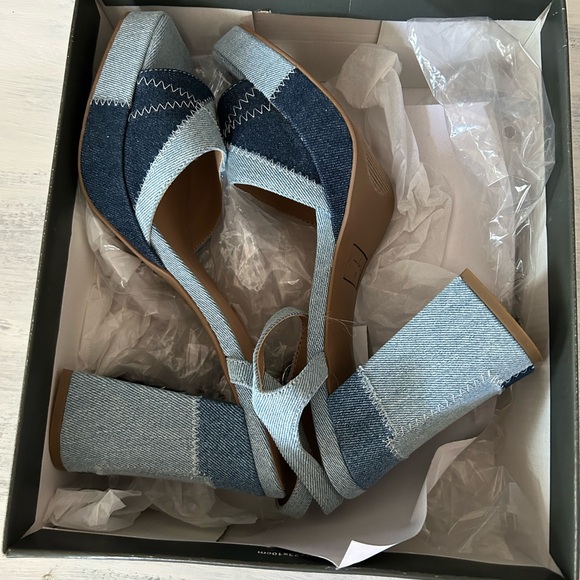 Women’s Heels - Picture 9 of 10